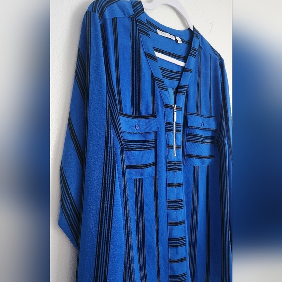 Notations Women's Blue & Black Roll Tab Sleeve Notch Neck Front Pockets Sz 1X - Picture 2 of 9